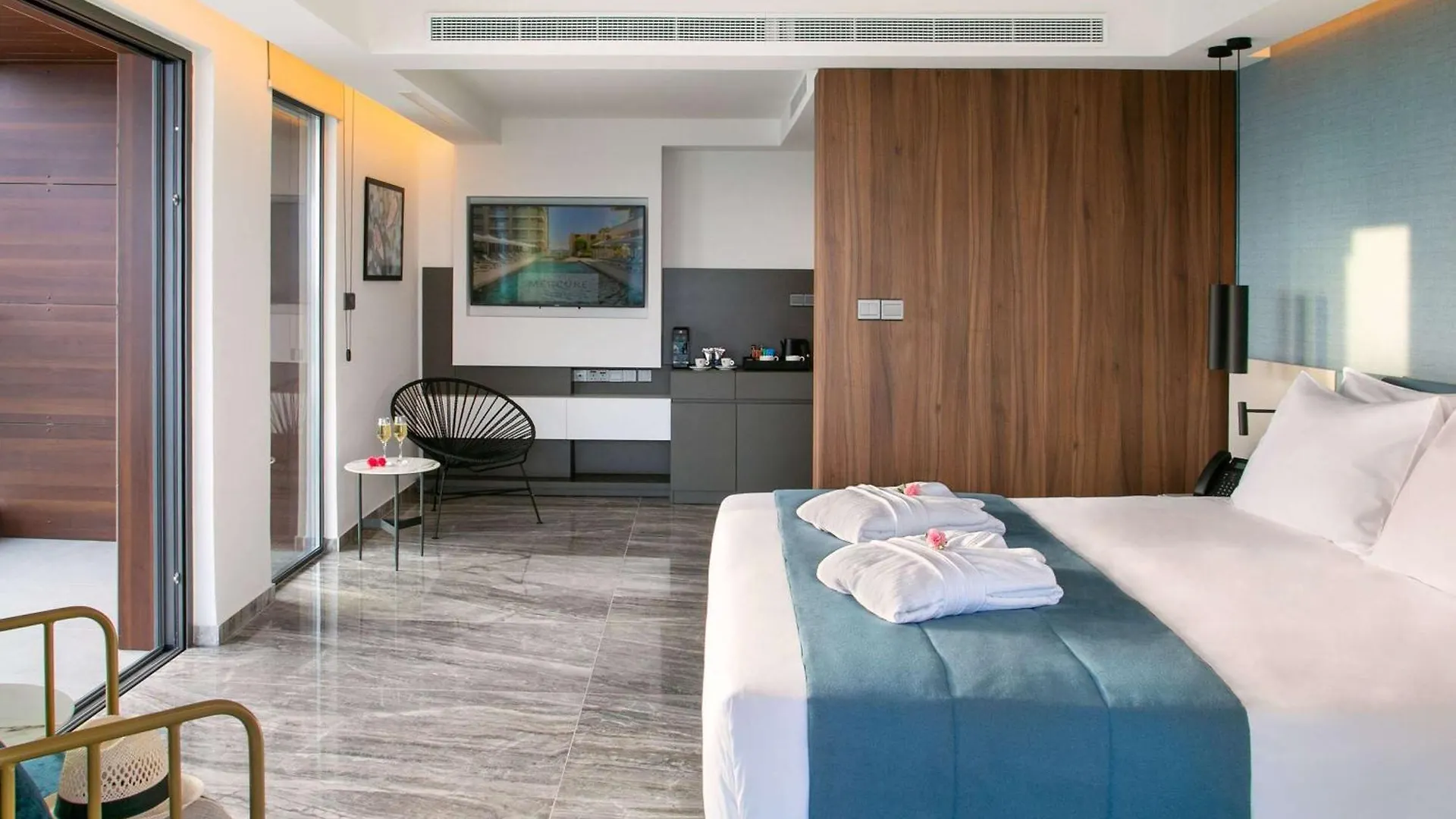Hotel Mercure Larnaca Beach Resort