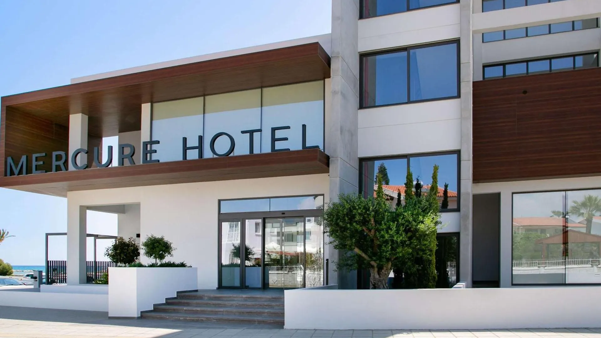Mercure Larnaca Beach Resort