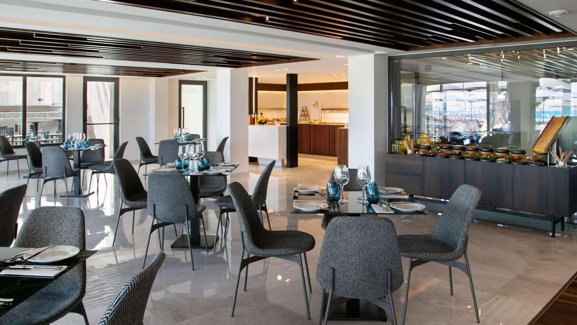 Hotel Mercure Larnaca Beach Resort