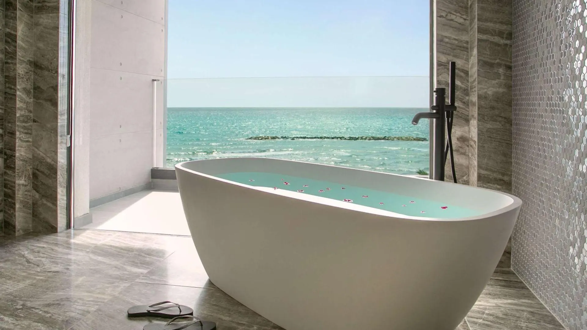 Mercure Larnaca Beach Resort